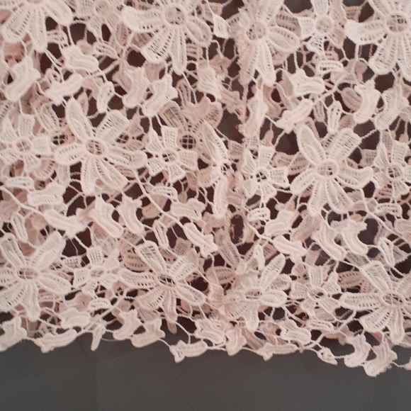 Pink lace and flower dress - Picture 4 of 5